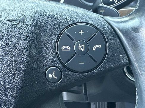 Used 2013 Mercedes-Benz E 350 4MATIC Sedan image 25