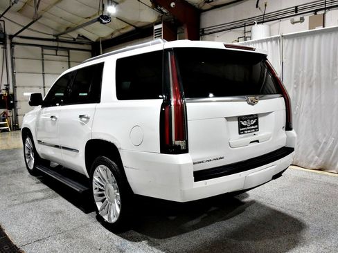 Used 2016 Cadillac Escalade Platinum AWD/4WD image 4