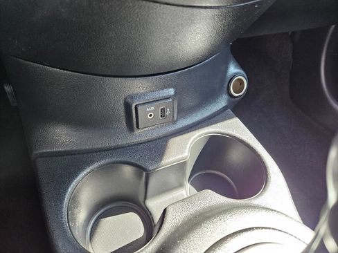 Used 2018 Nissan Versa SV FWD image 22