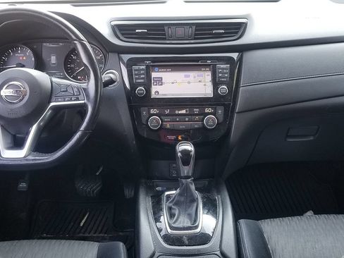 Used 2017 Nissan Rogue SV w/ SV Premium Package AWD/4WD image 7