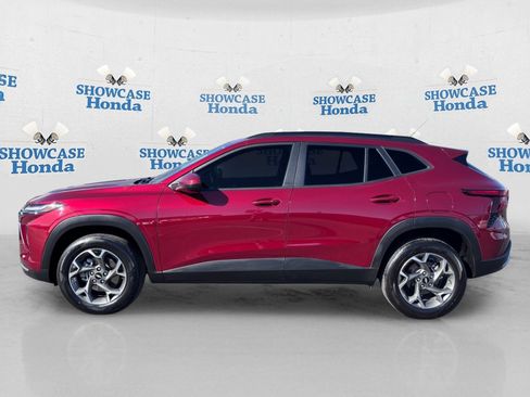 Used 2025 Chevrolet Trax LT w/ Driver Confidence Package FWD image 4