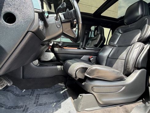 Used 2019 Lincoln Navigator Reserve AWD/4WD image 10