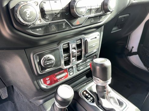 Used 2023 Jeep Wrangler Unlimited Rubicon w/ LED Lighting Group image 28