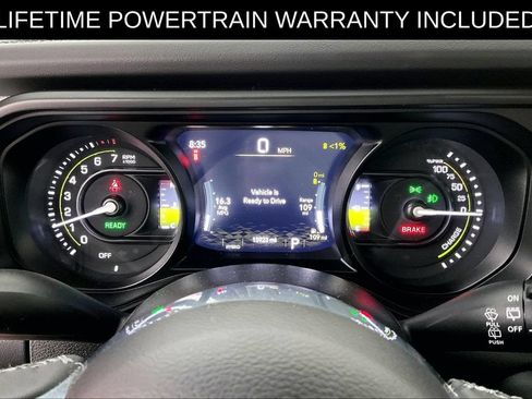 Used 2025 Jeep Wrangler Unlimited Sahara AWD/4WD image 27