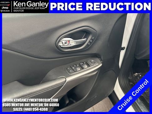 Used 2019 Jeep Cherokee Limited image 11