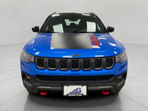 Used 2025 Jeep Compass Trailhawk AWD/4WD image 9