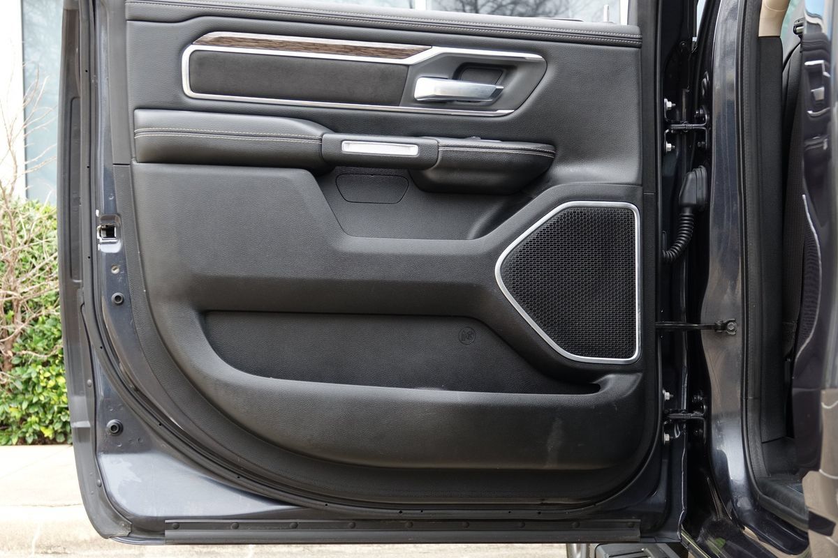 Used 2019 RAM 1500 Laramie AWD/4WD image 37