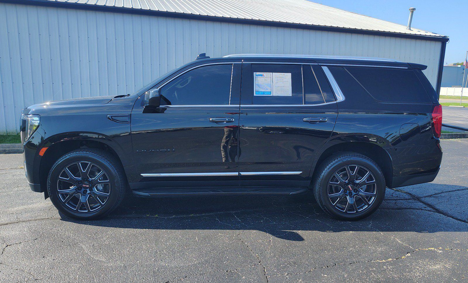 Used 2023 GMC Yukon SLT AWD/4WD image 8