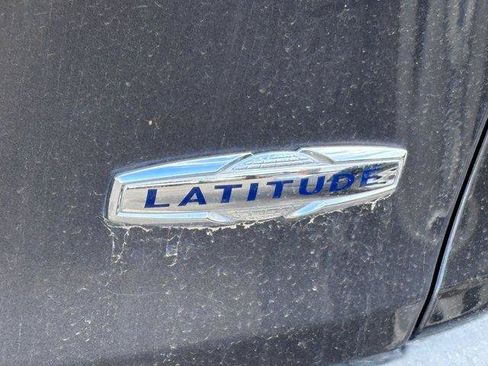 Used 2018 Jeep Cherokee Latitude Plus w/ Comfort/Convenience Group FWD image 10