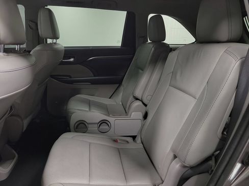 Used 2016 Toyota Highlander Limited w/ Driver Technology Package FWD image 29