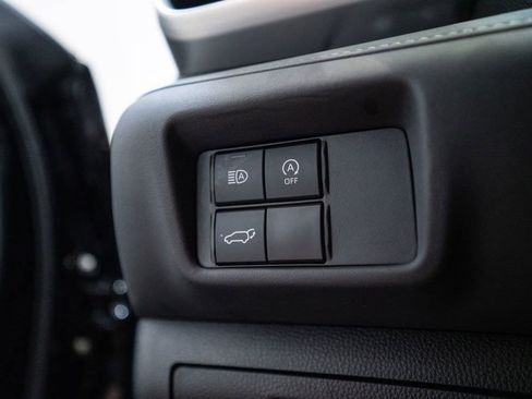 Used 2024 Toyota Highlander LE AWD/4WD image 23