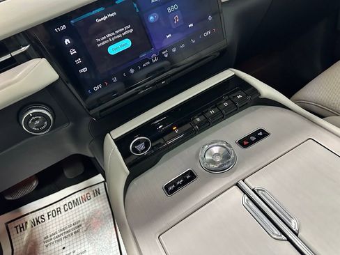 Used 2025 Lincoln Navigator Reserve image 38