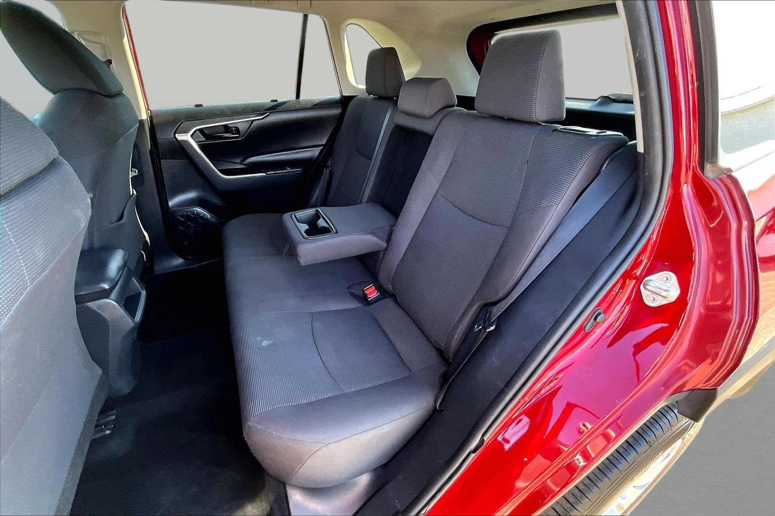 Used 2019 Toyota RAV4 LE w/ Carpet Mat Package FWD image 25