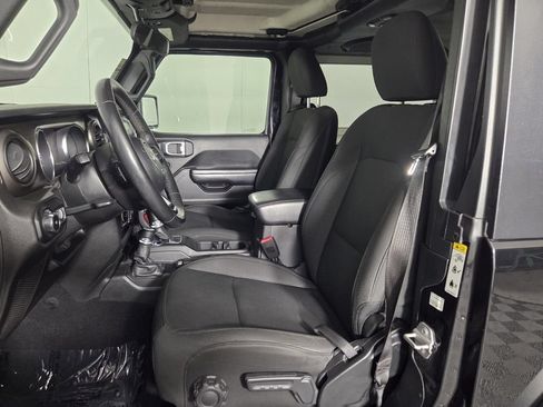 Used 2019 Jeep Wrangler Sport AWD/4WD image 9