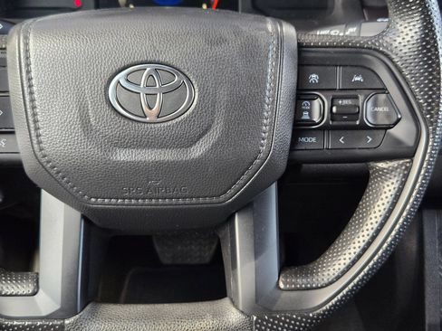 Used 2025 Toyota Tacoma SR5 AWD/4WD image 23
