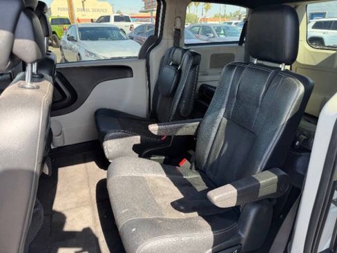 Used 2018 Dodge Grand Caravan SXT FWD image 11