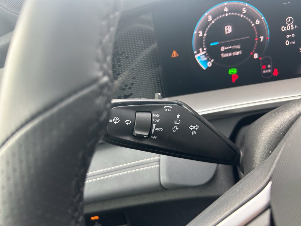 New 2026 Volkswagen Tiguan SE R-Line FWD image 23