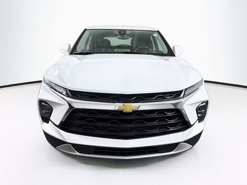 Used 2025 Chevrolet Blazer LT FWD image 2