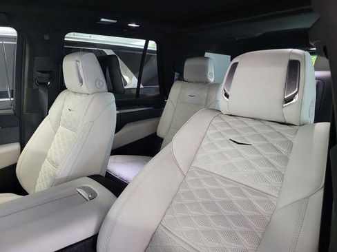 Used 2026 Cadillac Escalade Platinum Sport w/ LPO, ONYX Package image 6