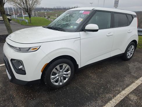 Certified 2022 Kia Soul LX image 2
