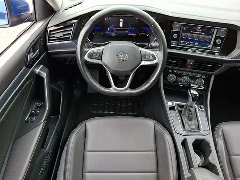Used 2024 Volkswagen Jetta SE FWD image 19