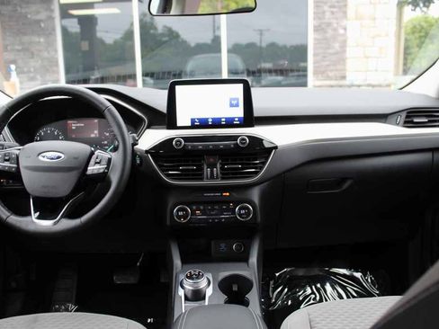 Used 2021 Ford Escape SE w/ SE Sport Appearance Package AWD/4WD image 28
