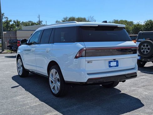 Used 2025 Lincoln Navigator Reserve AWD/4WD image 5