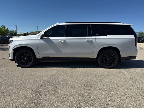 Used 2022 Cadillac Escalade ESV Sport w/ Touring Package AWD/4WD image 2