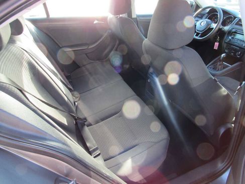 Used 2015 Volkswagen Jetta S image 9