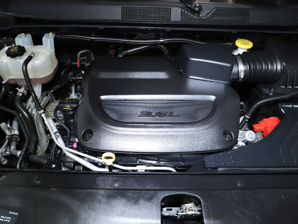 Used 2025 Chrysler Pacifica Limited FWD image 37