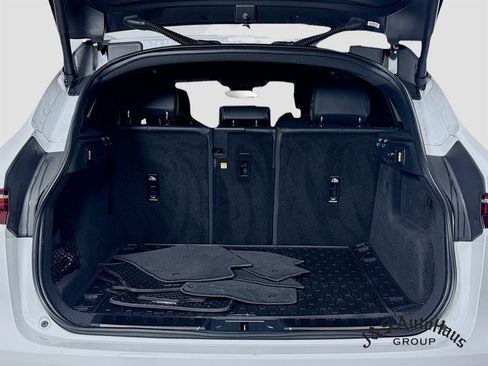 Used 2024 Jaguar F-PACE R-Dynamic S image 33