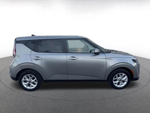 Used 2025 Kia Soul LX w/ LX Technology Package image 16