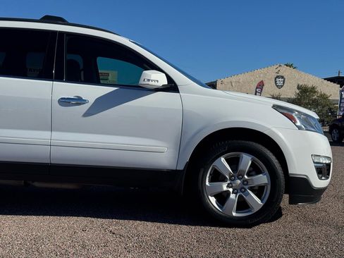 Used 2017 Chevrolet Traverse LT w/ Style and Technology Package image 14
