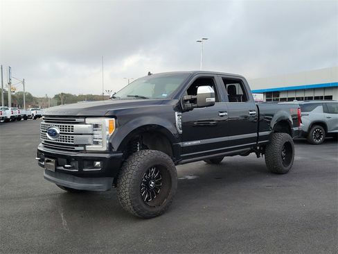 Used 2019 Ford F250 Platinum w/ Platinum Ultimate Package image 13