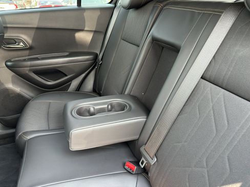 Used 2022 Chevrolet Trax LT w/ Driver Confidence Package AWD/4WD image 19