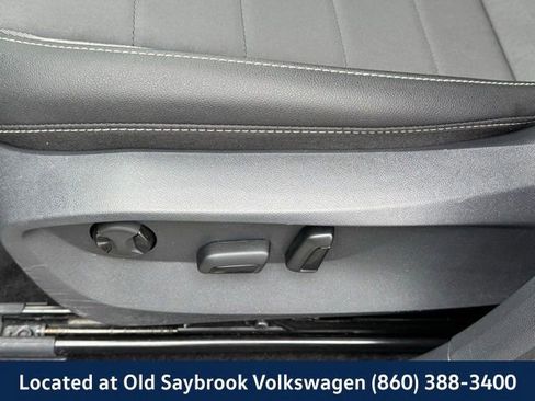 Used 2024 Volkswagen Taos SE image 30