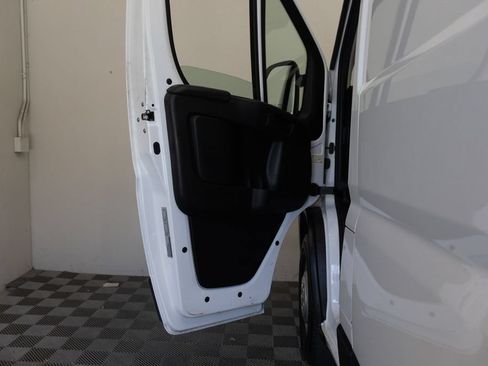 Used 2025 RAM ProMaster 2500 w/ Convenience Group FWD image 15