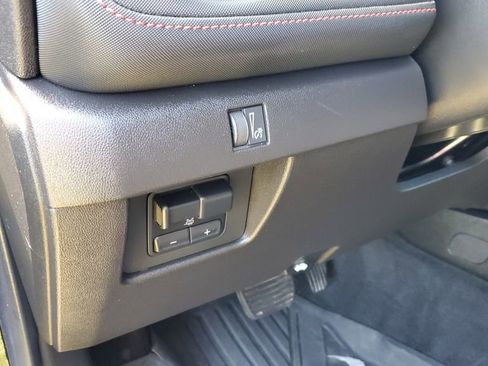 Used 2023 Chevrolet Colorado Z71 w/ Z71 Convenience Package 2 AWD/4WD image 10