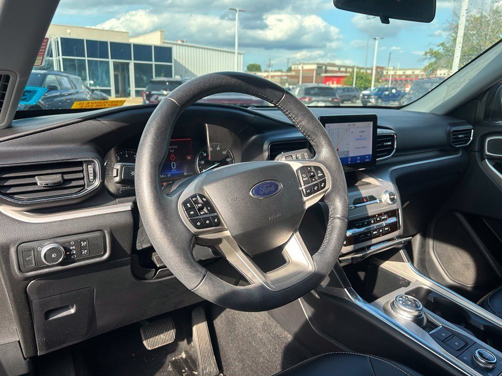 Used 2021 Ford Explorer XLT w/ Equipment Group 202A AWD/4WD image 11