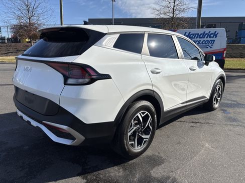 Used 2025 Kia Sportage LX image 9