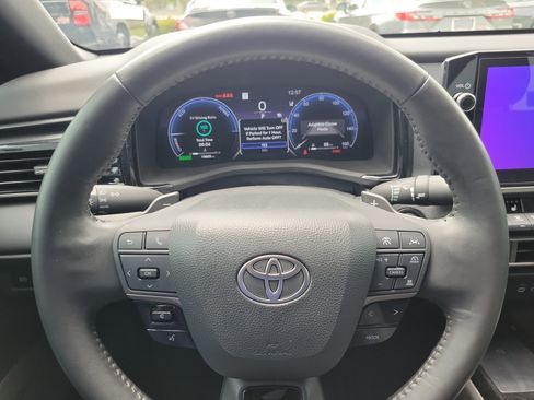 Used 2025 Toyota Camry XSE FWD image 23