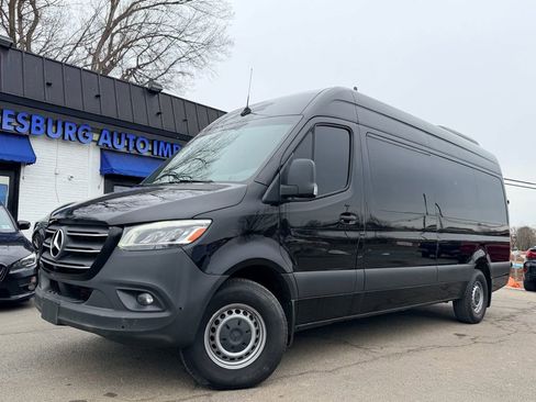 Used 2020 Mercedes-Benz Sprinter 2500 w/ Premium Plus Package image 3