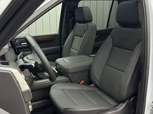 Used 2026 GMC Yukon Denali w/ Sun & Power Step Package AWD/4WD image 31