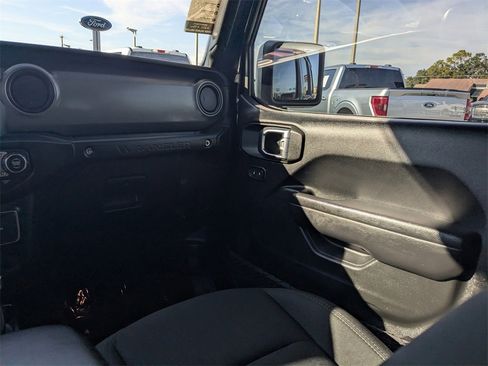 Used 2023 Jeep Wrangler Sport S image 15