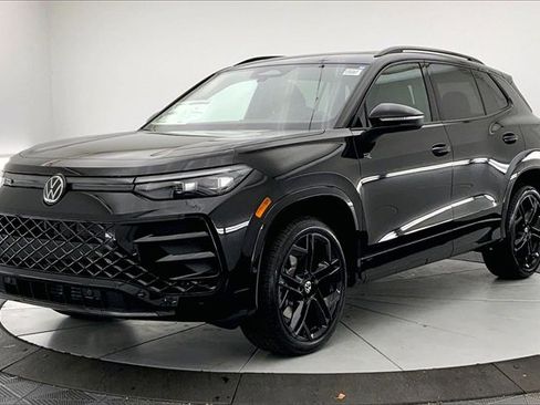 New 2026 Volkswagen Tiguan SE R-Line image 2