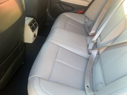 Used 2023 Genesis G70 2.0T image 36