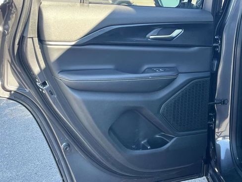 Used 2023 Jeep Grand Cherokee Altitude image 16