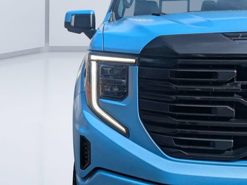 Used 2023 GMC Sierra 1500 AT4 w/ Technology Package AWD/4WD image 9