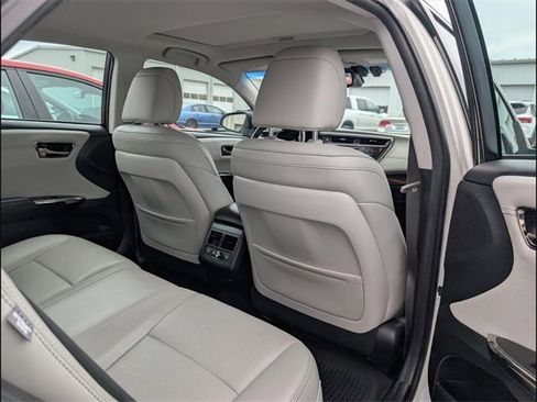 Used 2018 Toyota Avalon Limited image 25