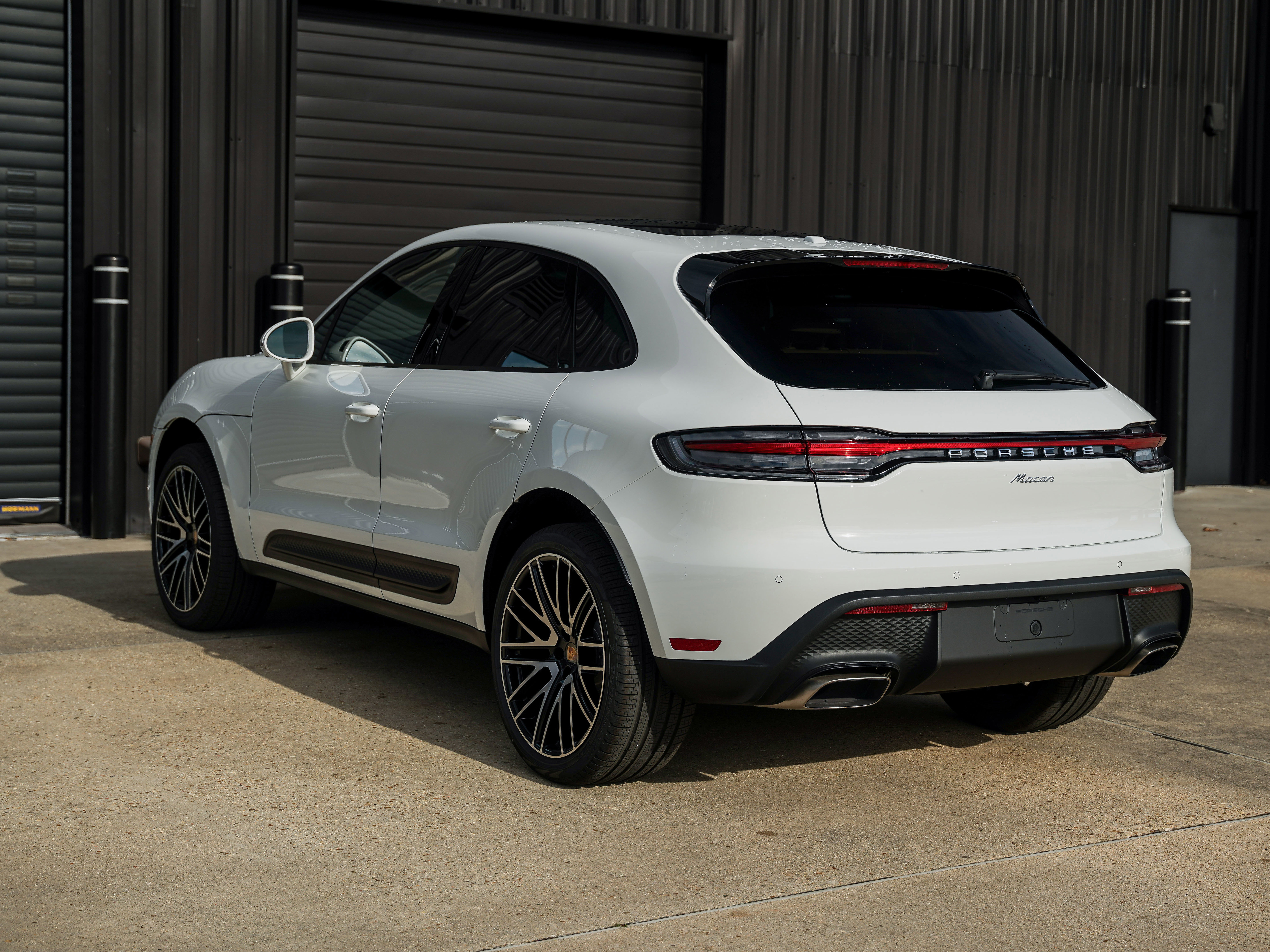 Certified 2026 Porsche Macan AWD/4WD image 3